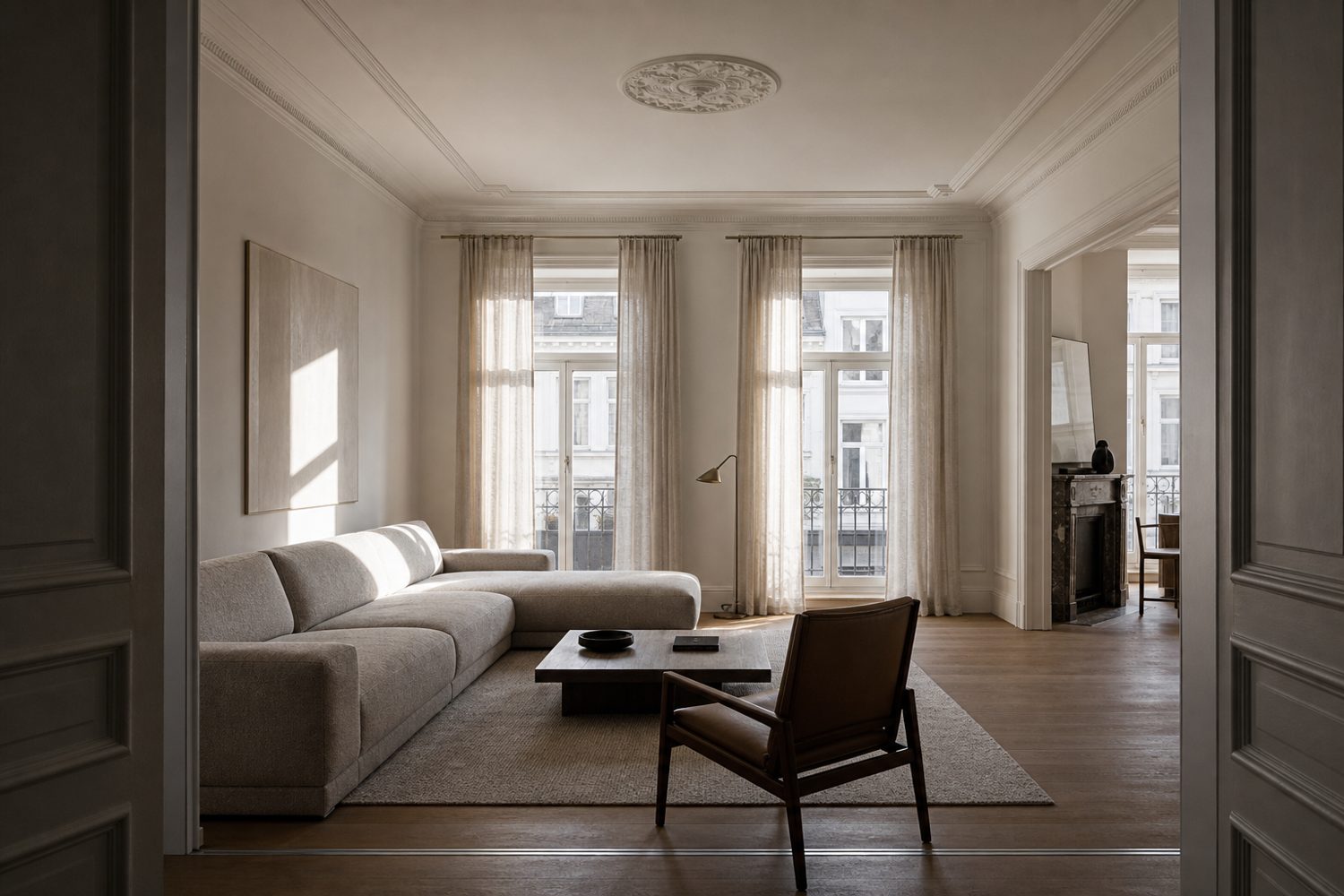 Intérieur belge avec tringle inox et moulures